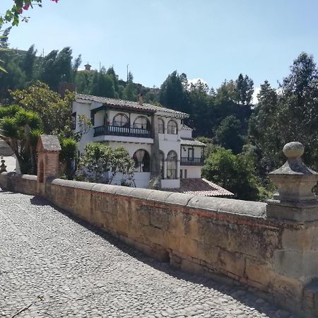 Hotel Calicanto Real Cafe Museo Монги Екстериор снимка