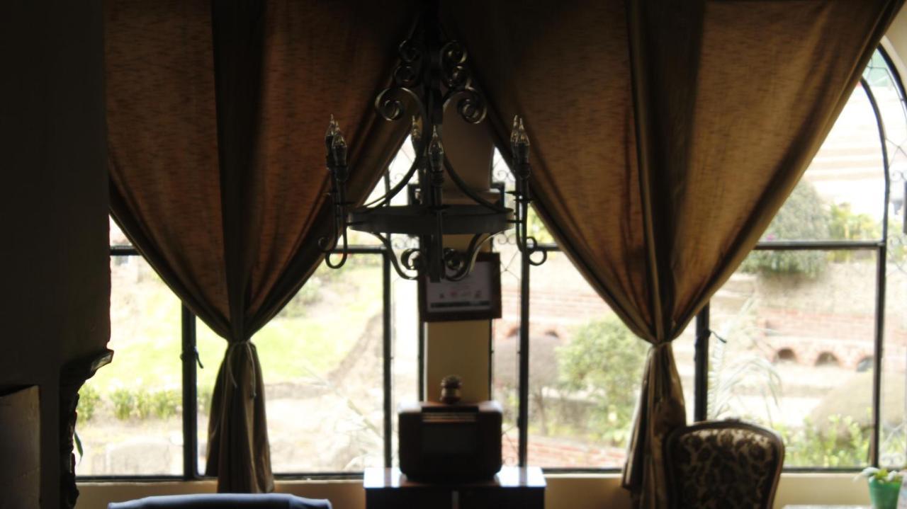 Hotel Calicanto Real Cafe Museo Монги Екстериор снимка