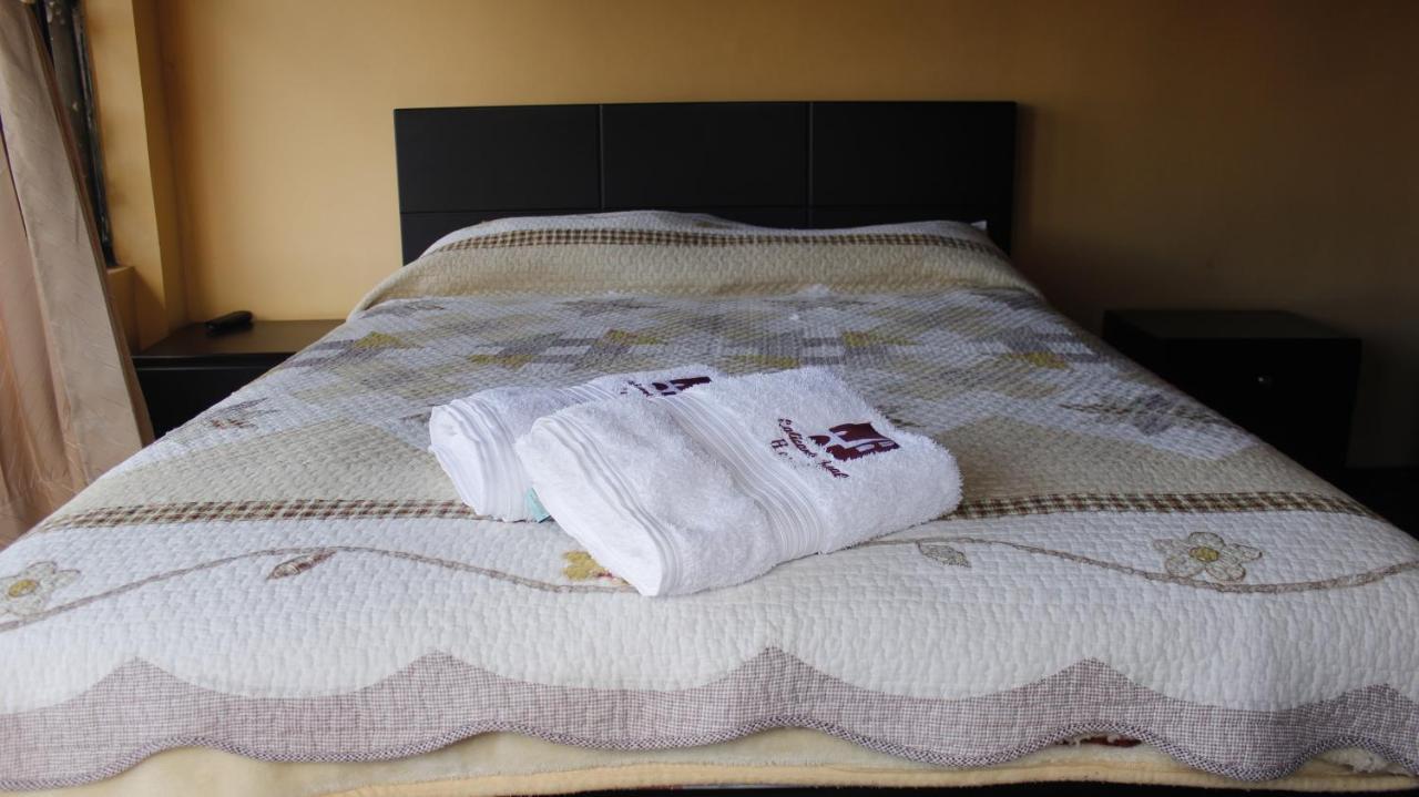 Hotel Calicanto Real Cafe Museo Монги Екстериор снимка