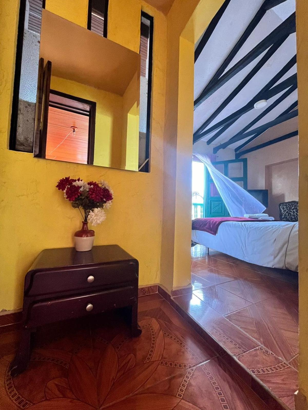 Hotel Calicanto Real Cafe Museo Монги Екстериор снимка