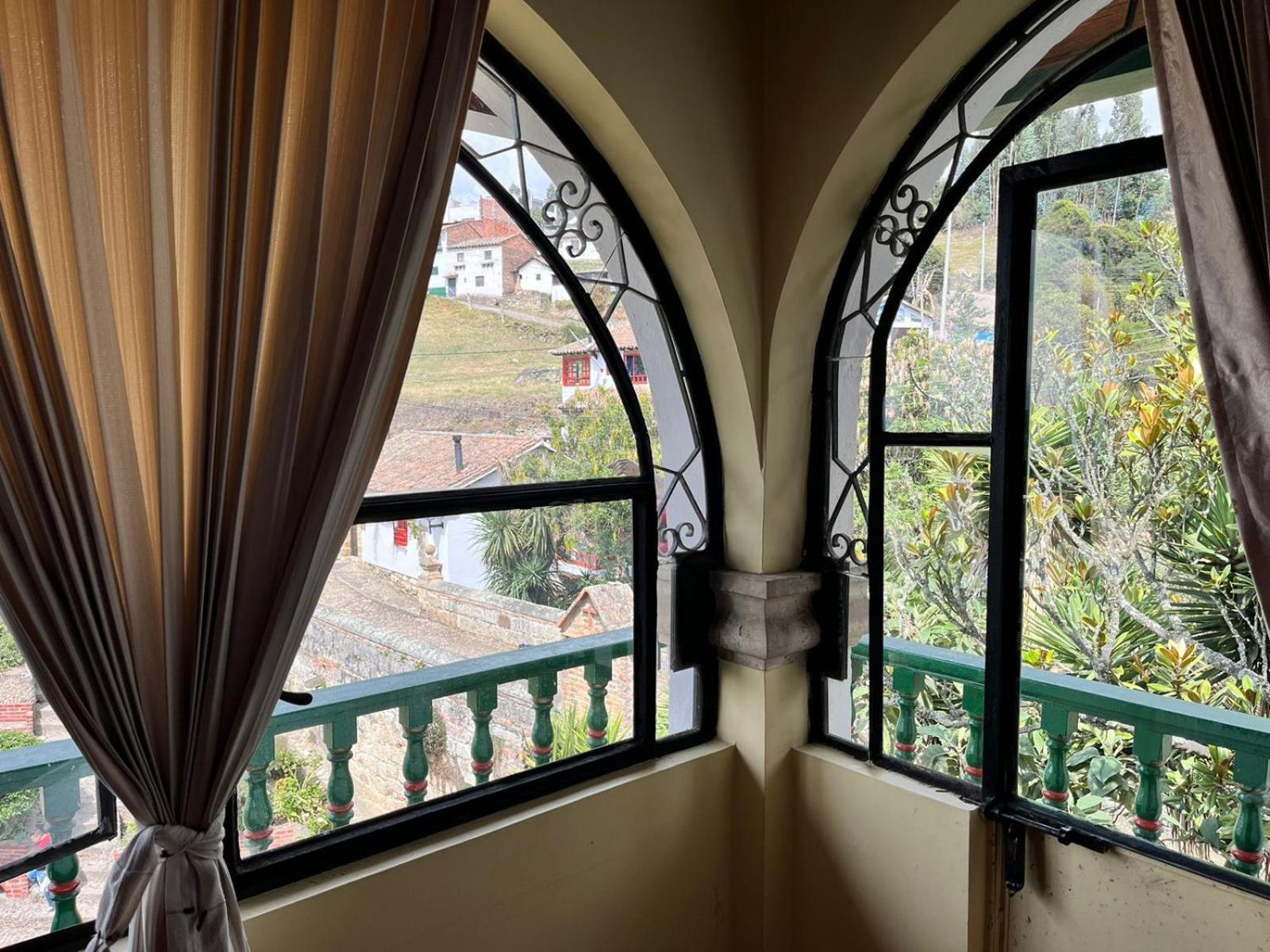 Hotel Calicanto Real Cafe Museo Монги Екстериор снимка
