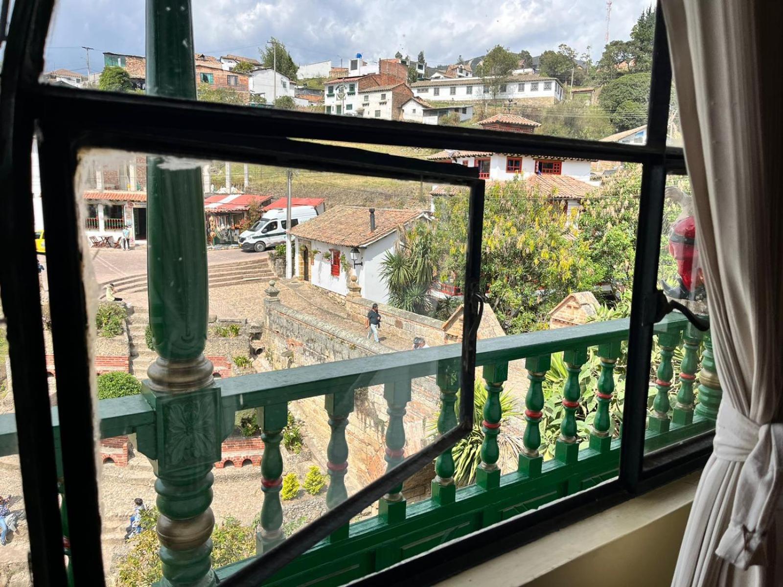 Hotel Calicanto Real Cafe Museo Монги Екстериор снимка