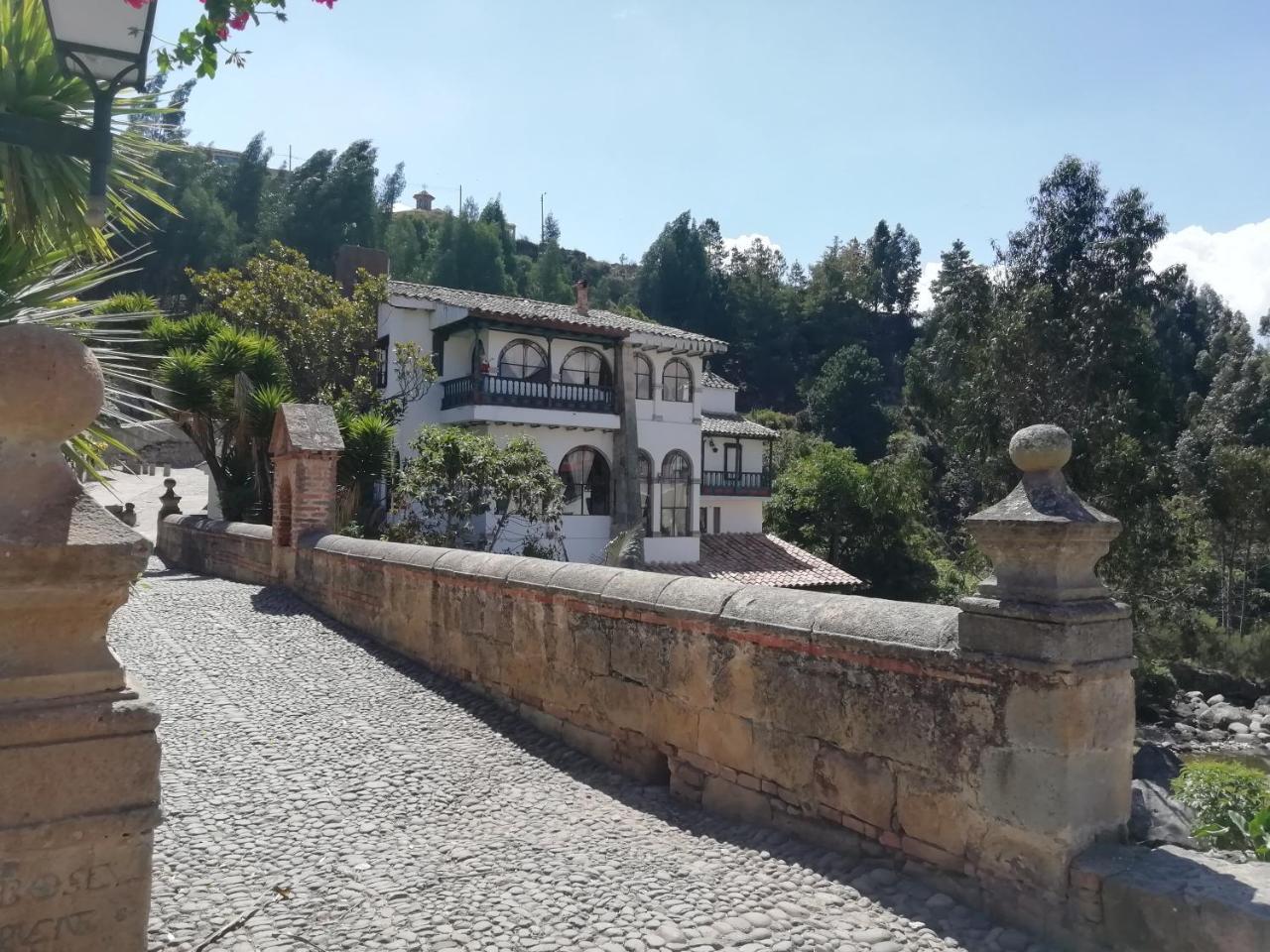 Hotel Calicanto Real Cafe Museo Монги Екстериор снимка